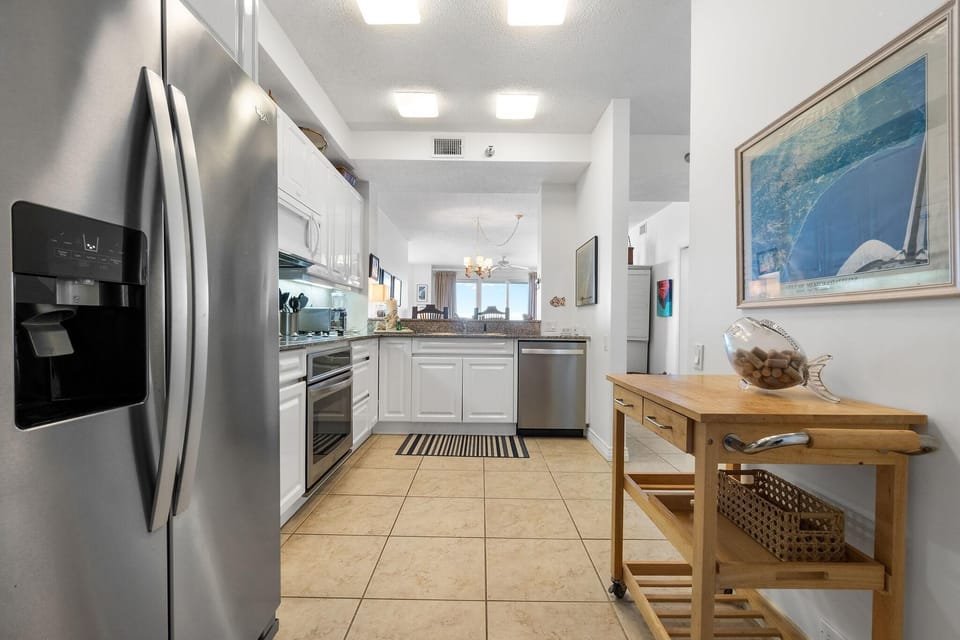 Condo, Multiple Beds (Beach Colony Tower 8B) | Private kitchen | Oven, toaster, paper towels