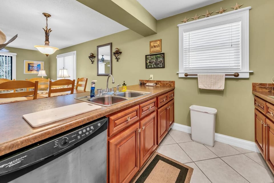 House, 1 Queen Bed with Sofa bed (Cassine Gardens 189) | Private kitchen | Oven, toaster