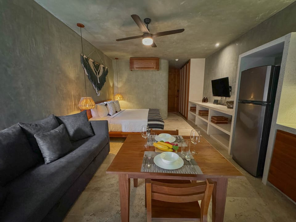 Classic Room | 1 bedroom, in-room safe, iron/ironing board, free WiFi