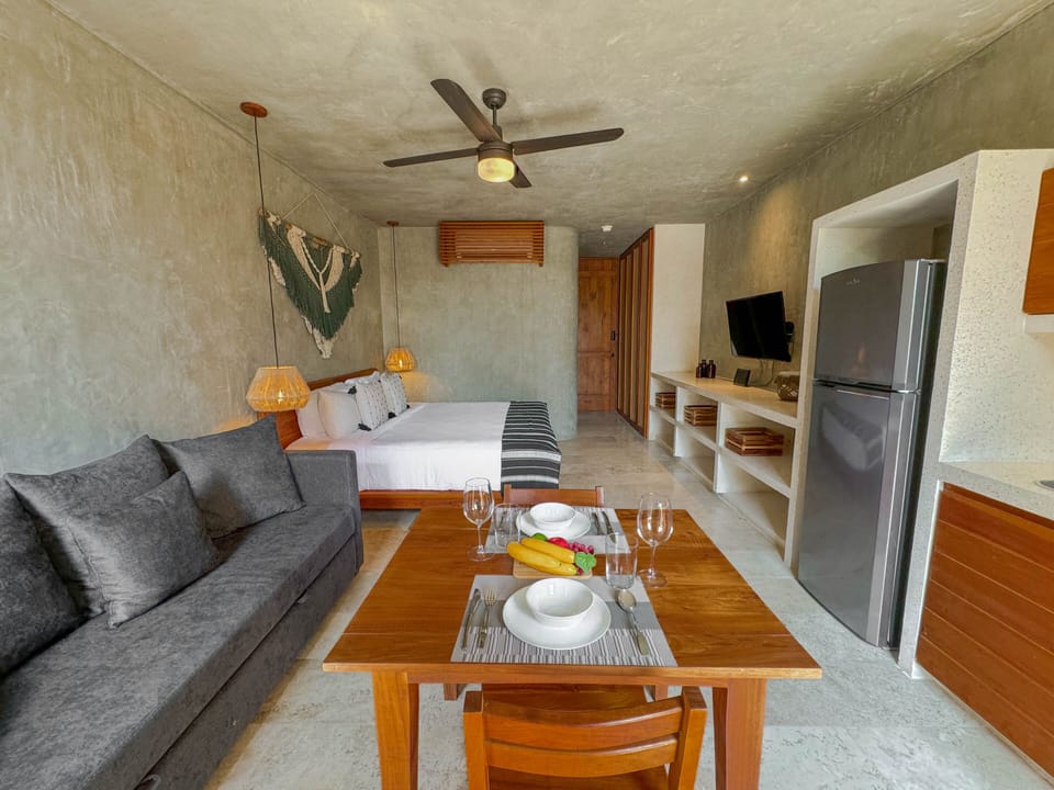 Classic Room | 1 bedroom, in-room safe, iron/ironing board, free WiFi