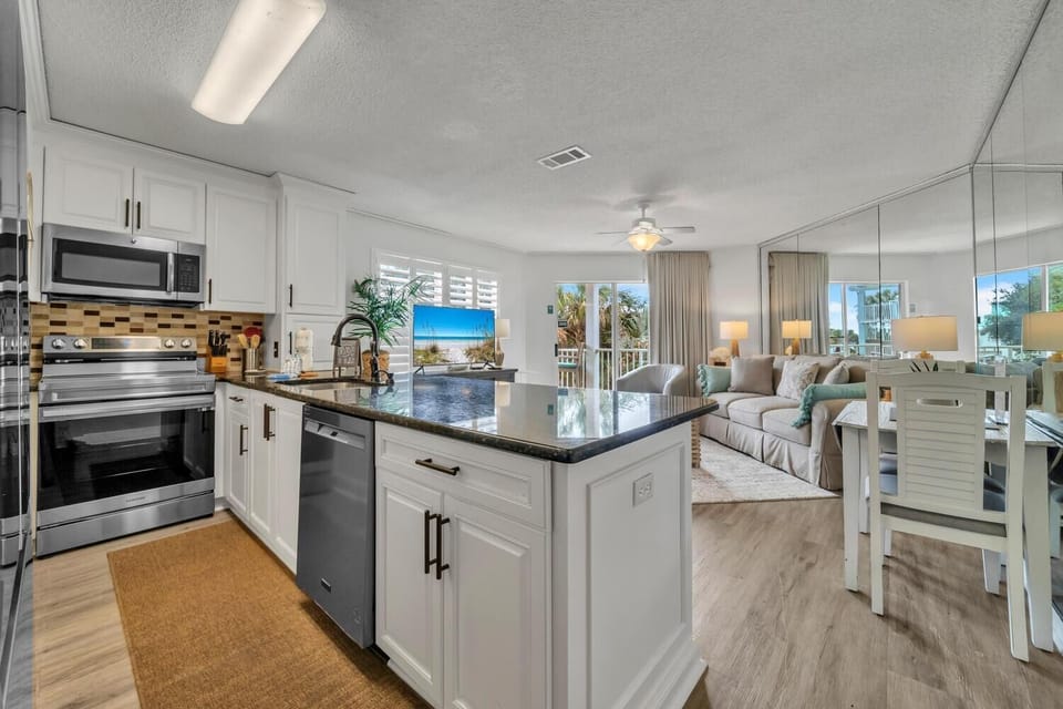 Condo, 1 Queen Bed with Sofa bed (Gulfview II 218) | Private kitchen | Oven, toaster