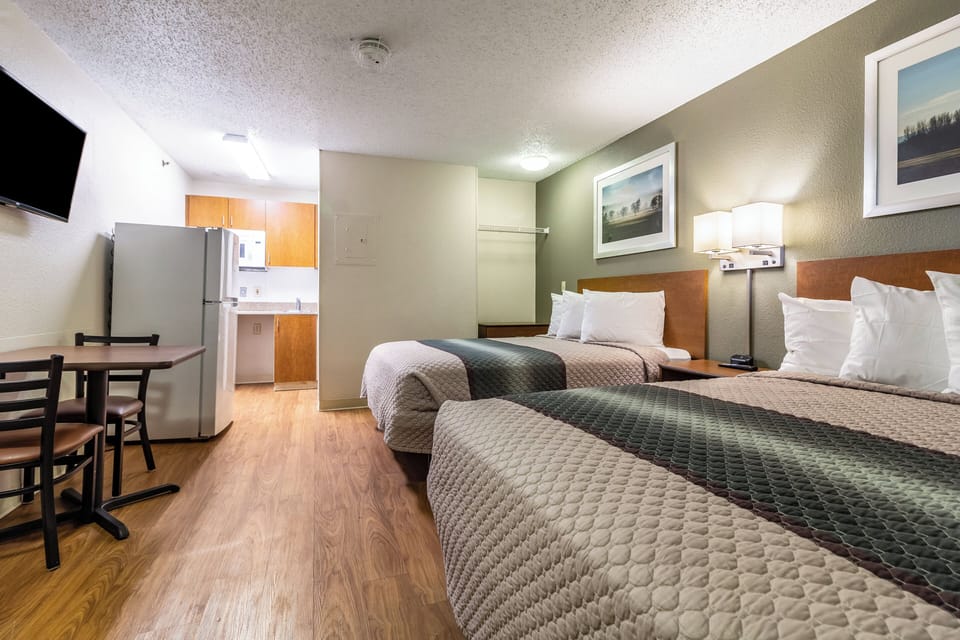 Desk, laptop workspace, WiFi (free), bed sheets