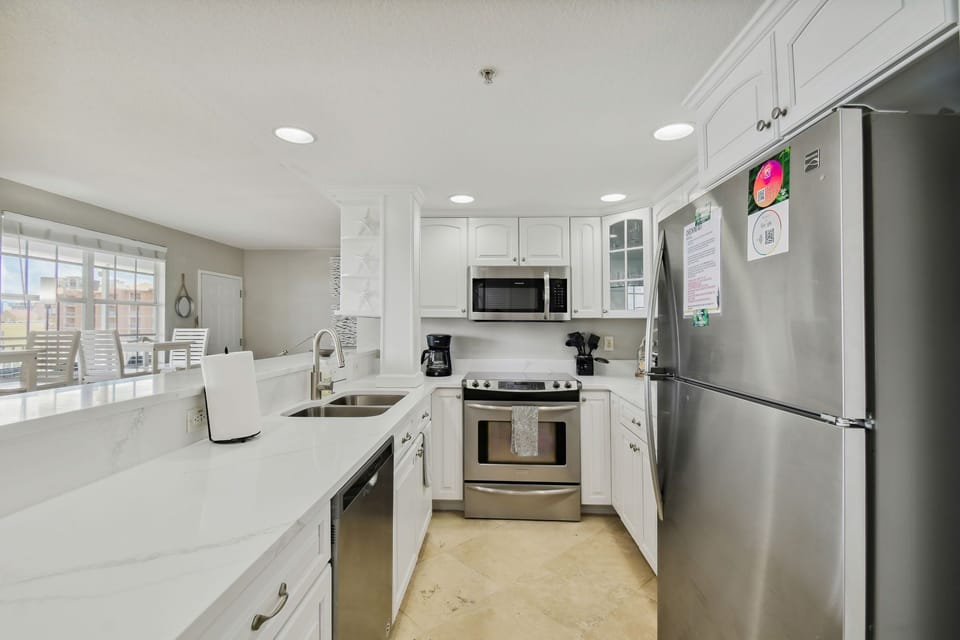 Beautifully renovated kitchen!