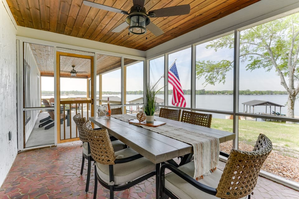 Screened-In Patio | Gas Grill | Sunroom | Water Views | Kayaks Provided