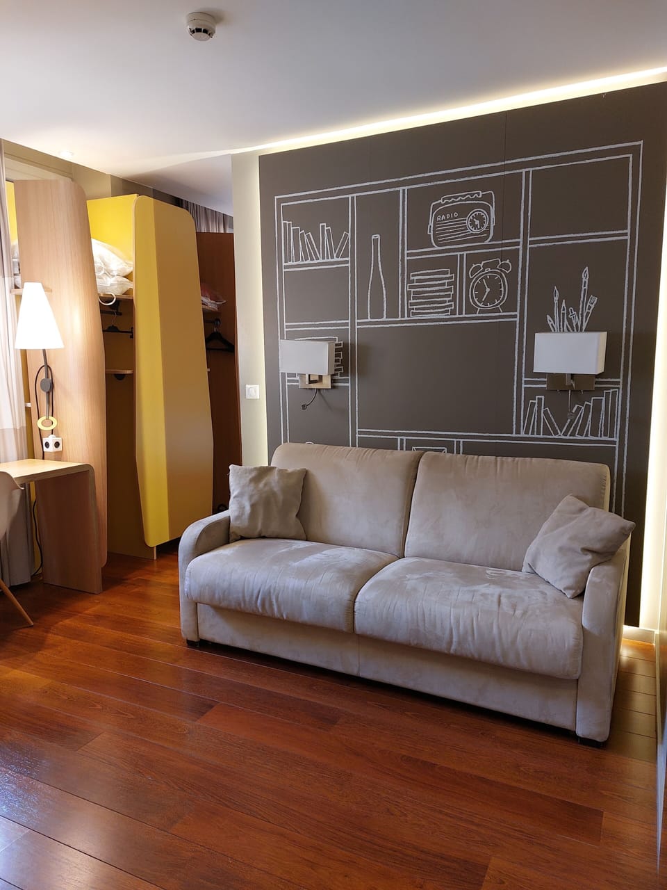 Standard Room, 1 Queen Bed with Sofa bed | Premium bedding, desk, laptop workspace, blackout drapes