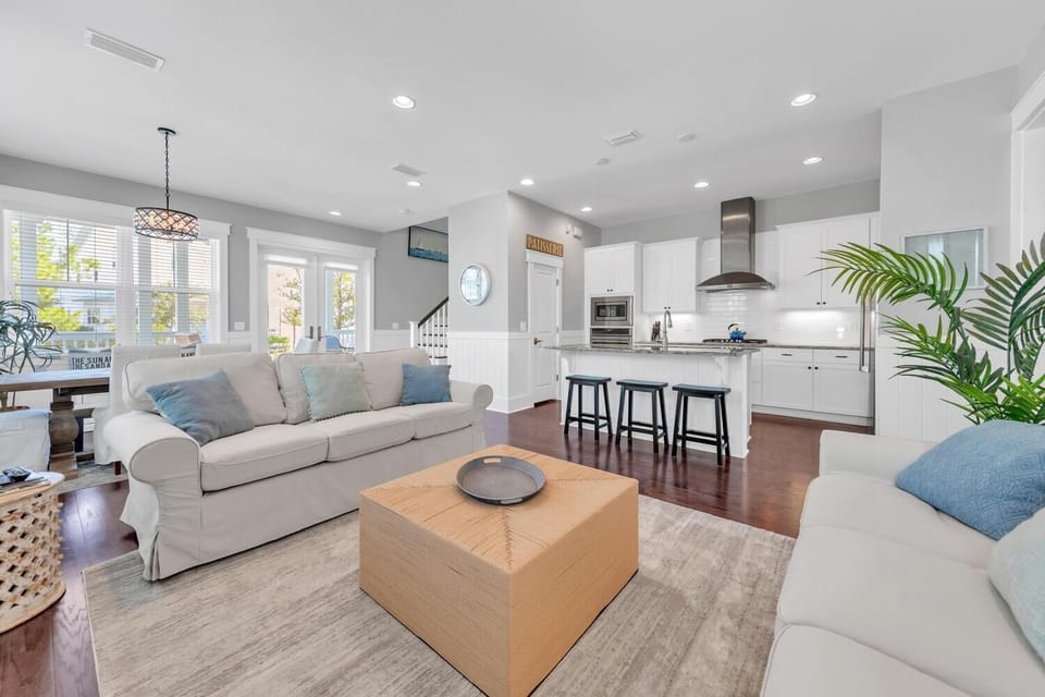 House, Multiple Beds (Sail Away) | Living area | TV