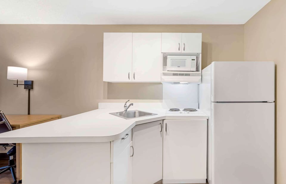Fridge, microwave, stovetop, coffee/tea maker