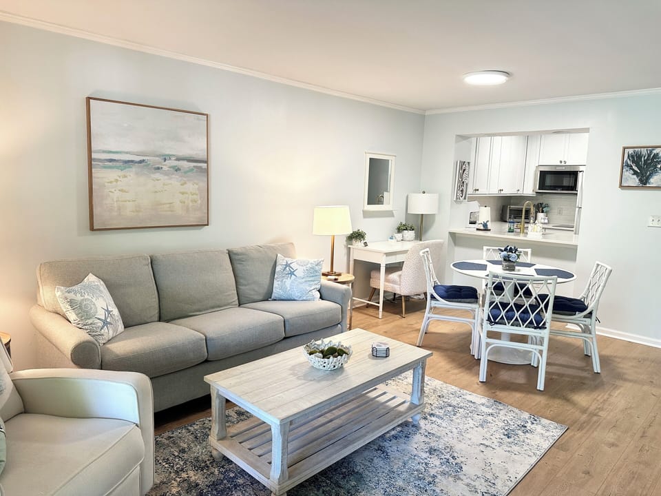 Living room/dining area