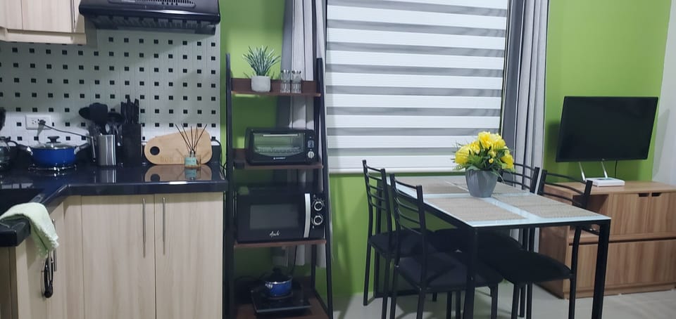 Kitchen with dining area, fully equipped