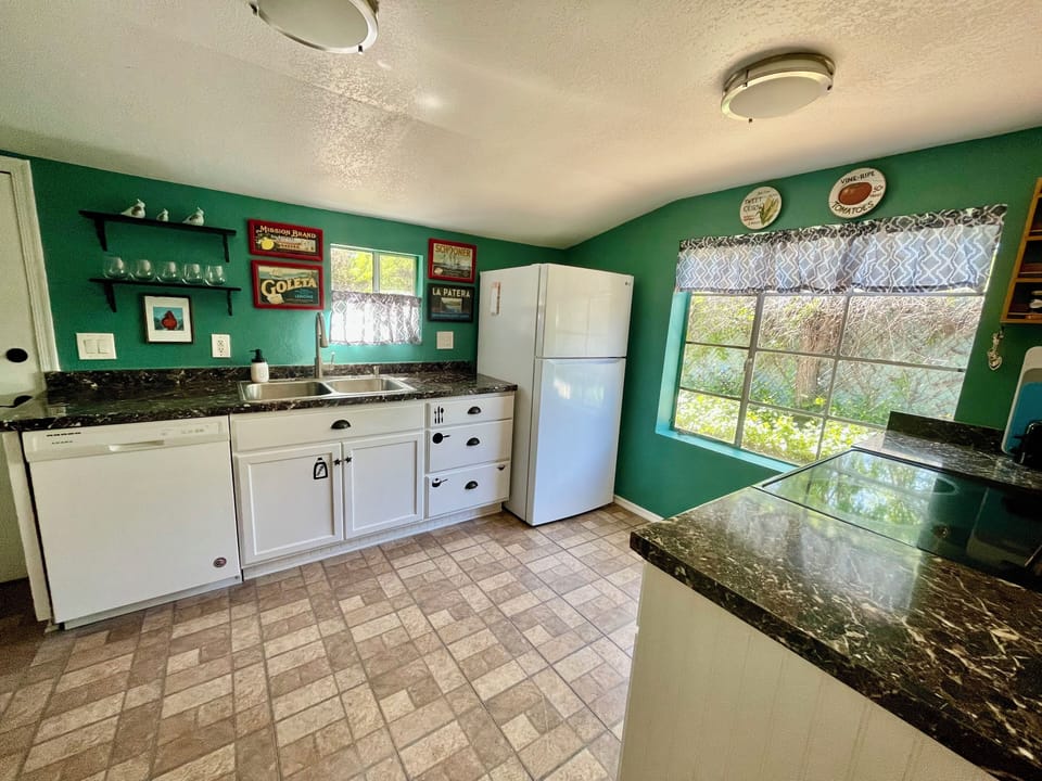 More kitchen 