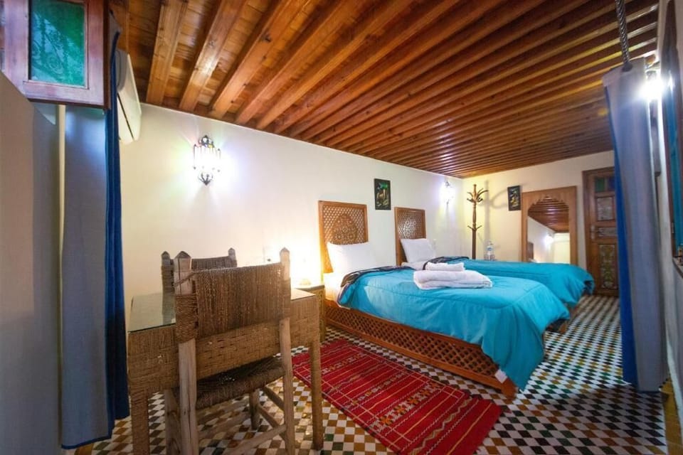 Twin Room | Desk, laptop workspace, WiFi (free), bed sheets