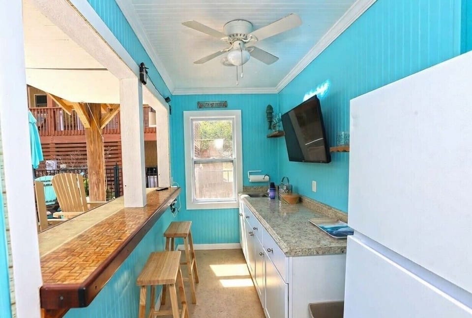 Tiki Bar 2025