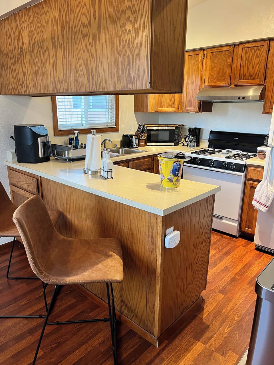 Kitchen equipped with all amenities.