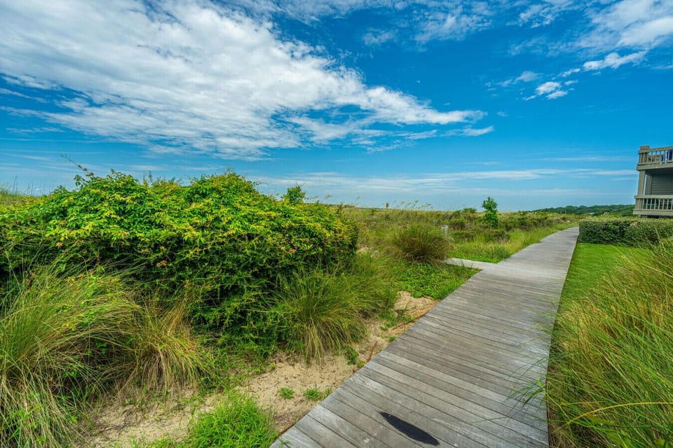 5 minute walk from your deck to the ocean!