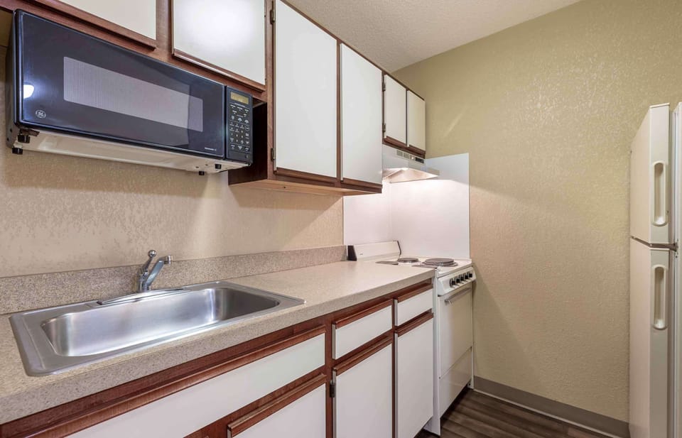 Deluxe Studio, 1 Queen Bed with Sofa bed, Non Smoking | Private kitchen | Coffee/tea maker, full-size fridge, microwave, stovetop