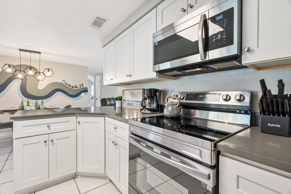 All of the utensils you will need to whip up vacation goodies can be found in this kitchen!