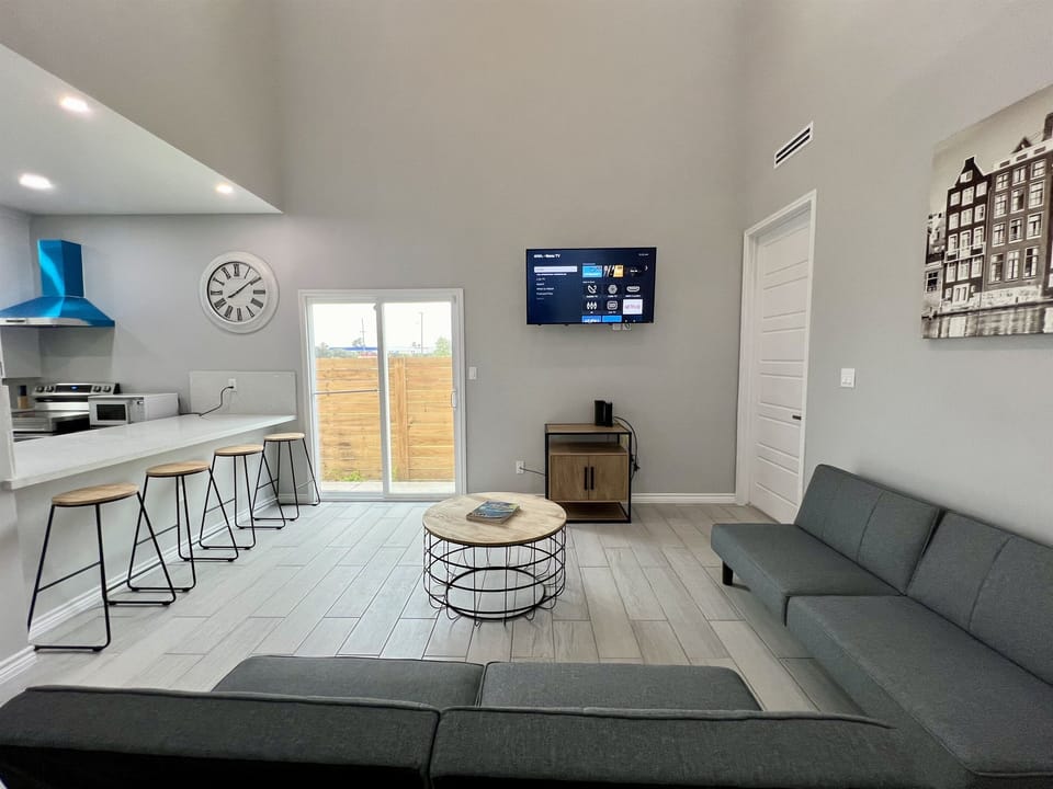 Spacious Living Room with Sleeper Futon