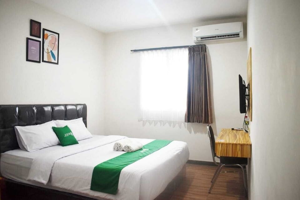 Deluxe Double or Twin Room | Laptop workspace, free WiFi