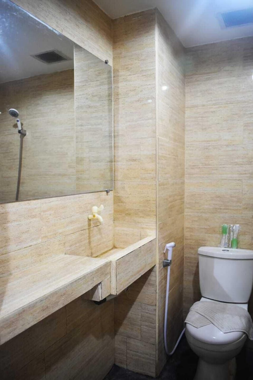 Deluxe Double or Twin Room | Bathroom