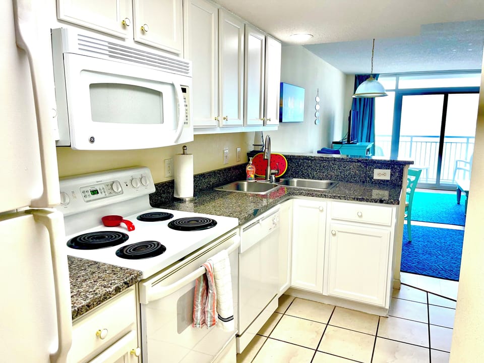 Newly renovated full kitchen