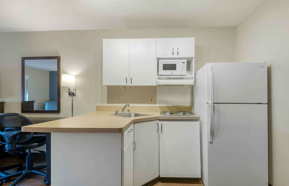 Studio, 1 Queen Bed, Non Smoking | Desk, laptop workspace, blackout drapes, iron/ironing board