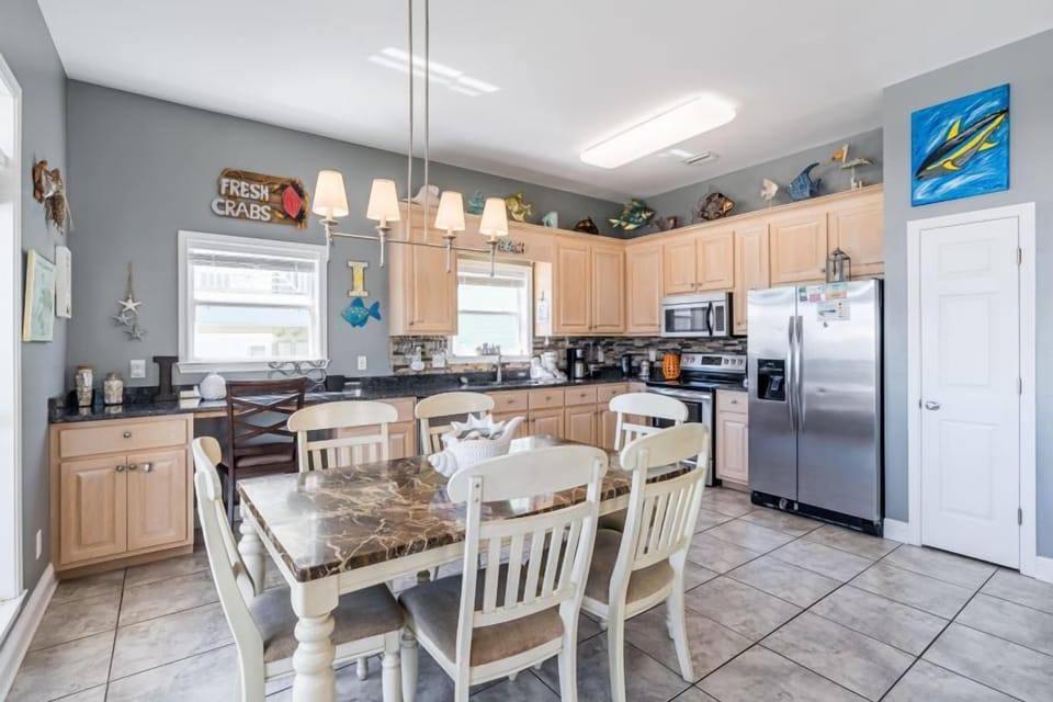 Lyndi Lou Dining & Kitchen