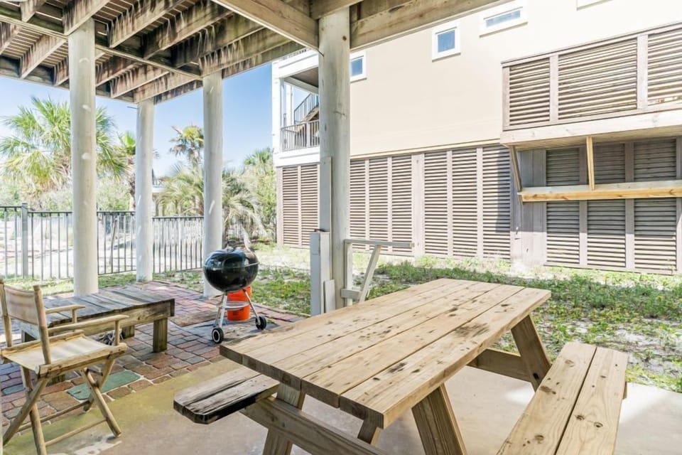 Lyndi Lou Outdoor Grill and Covered Picnic Table