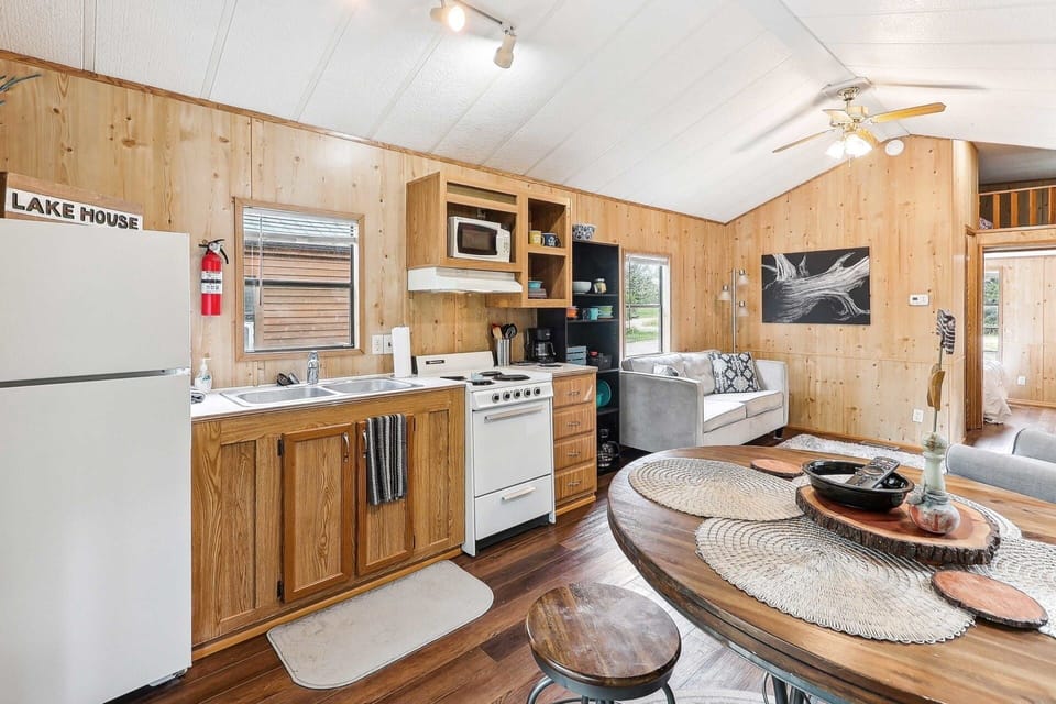 Cabin, 1 Bedroom | Private kitchen | Coffee/tea maker, fridge, oven, toaster