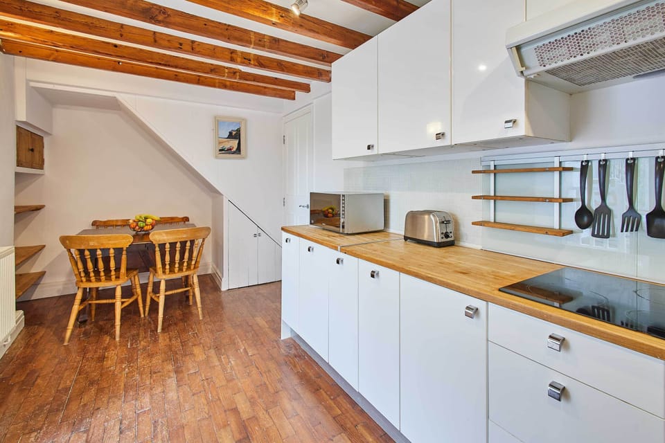 Trefor Cottage, Trefor - Host & Stay