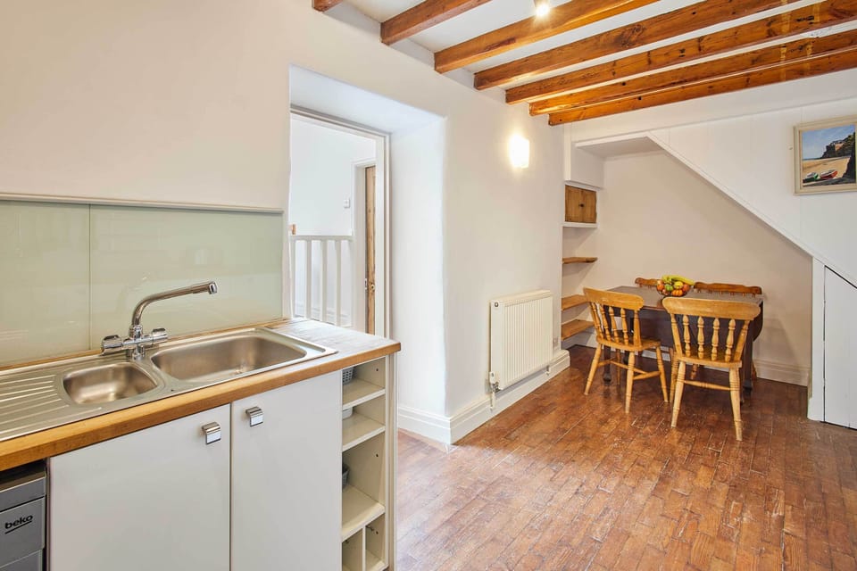 Trefor Cottage, Trefor - Host & Stay