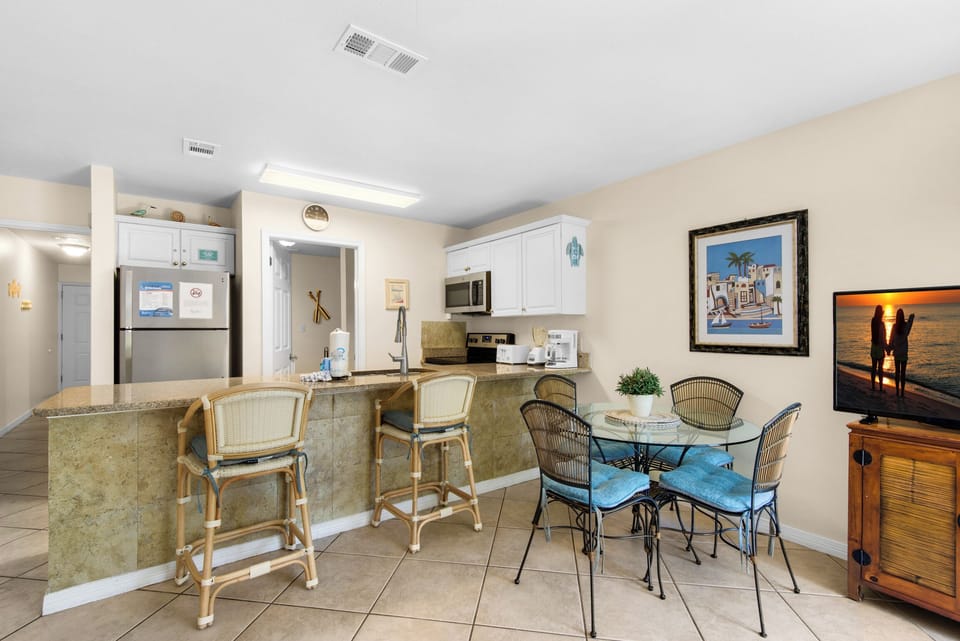 Dining and eat-in bar seating