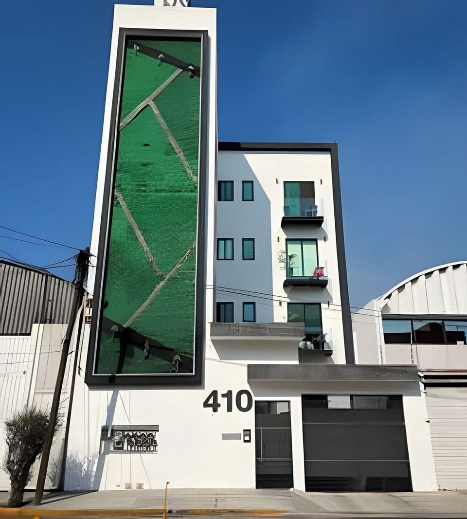 Edificio con seguridad y CCTV 24/7
