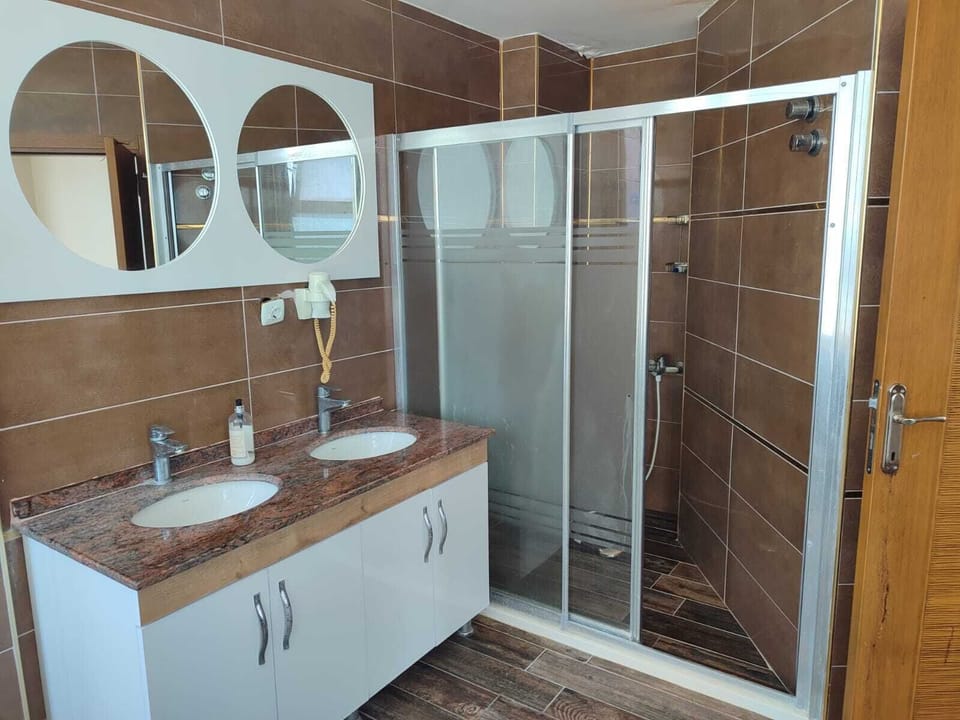 Rainfall showerhead, hair dryer, slippers, towels