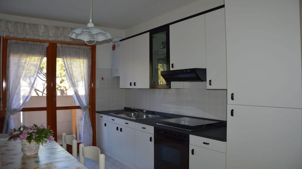Apartment, 1 Bedroom, Terrace, City View | Interior