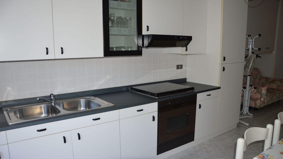Apartment, 1 Bedroom, Terrace, City View | Interior