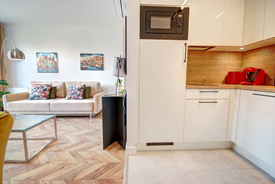 Apartment | Private kitchenette | Full-size fridge, dishwasher, cookware/dishes/utensils