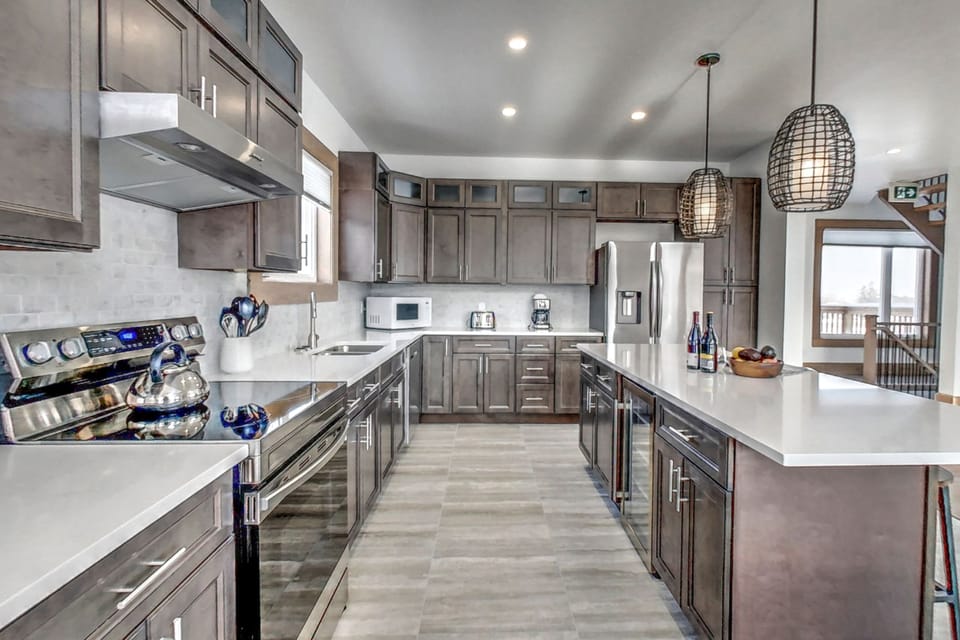 Luxury Chalet, Multiple Bedrooms, Mountain View | Private kitchen | Full-size fridge, microwave, oven, stovetop