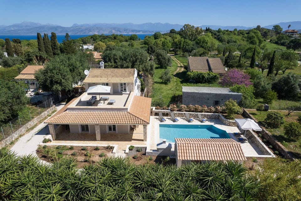 Balcony / Terrace / Patio, Building Exterior, Outdoor, Pool