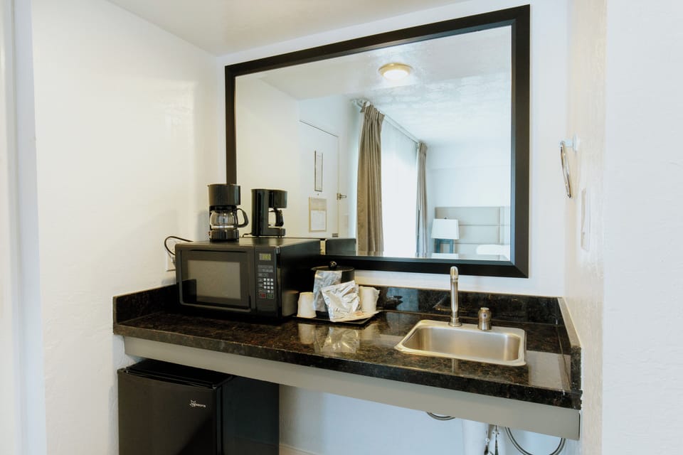 Standard Room, 1 King Bed, Accessible | Premium bedding, pillowtop beds, blackout drapes, iron/ironing board