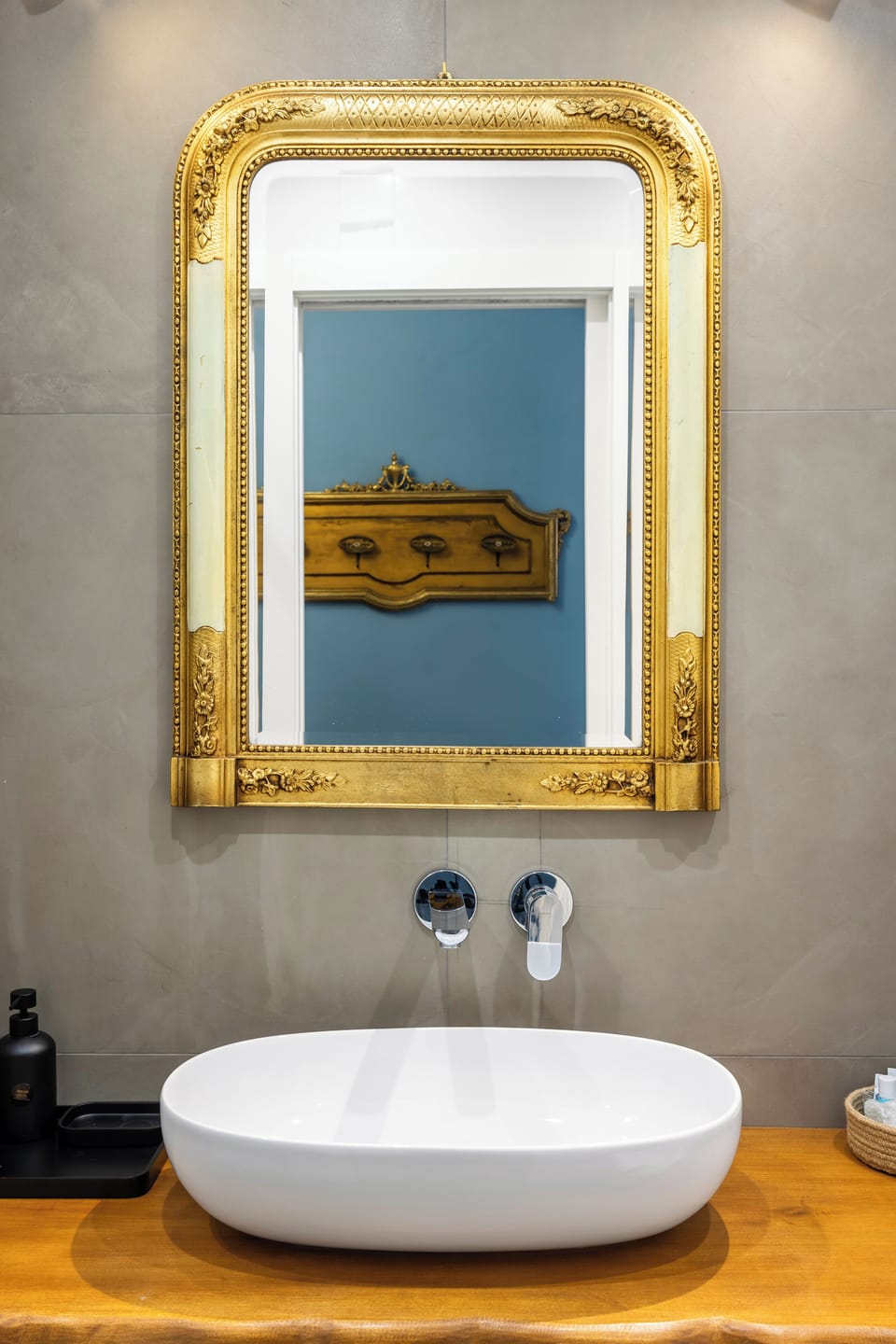 Free toiletries, hair dryer, bidet, towels