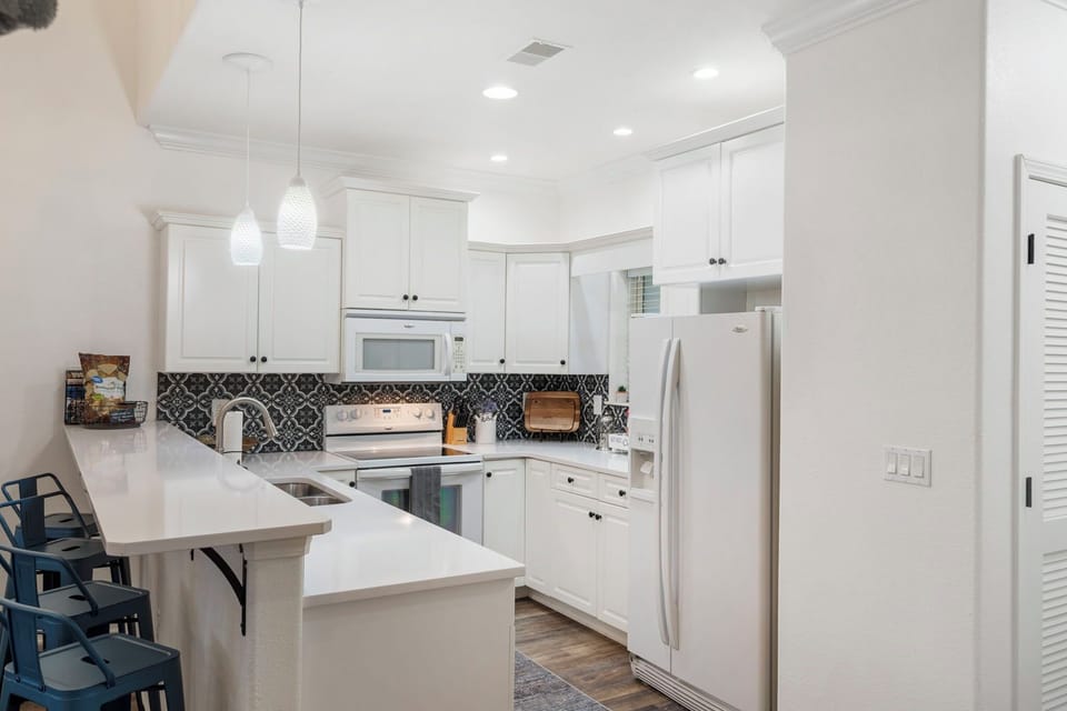 Well equipped kitchen with everything you need to prepare delicious meals