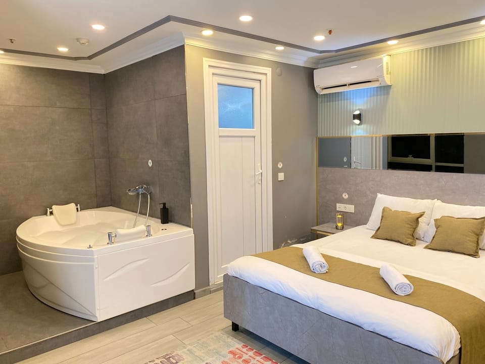 Luxury Double Room Single Use | Premium bedding, memory foam beds, in-room safe, laptop workspace