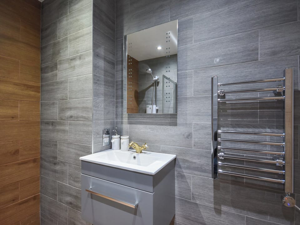 Bathroom | Tay Views Apartment, Perth