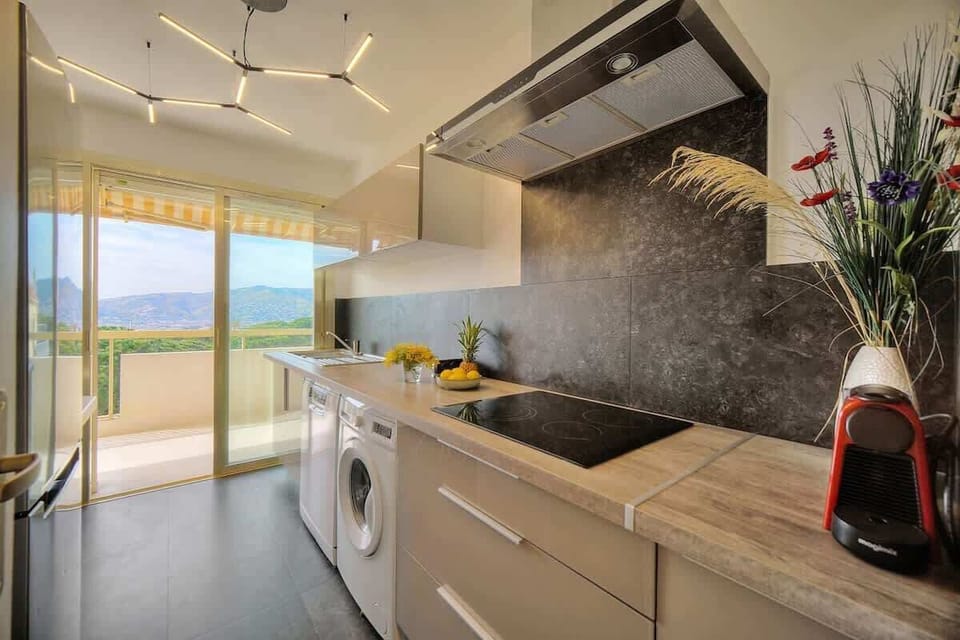 Kitchen with access on the west terrace