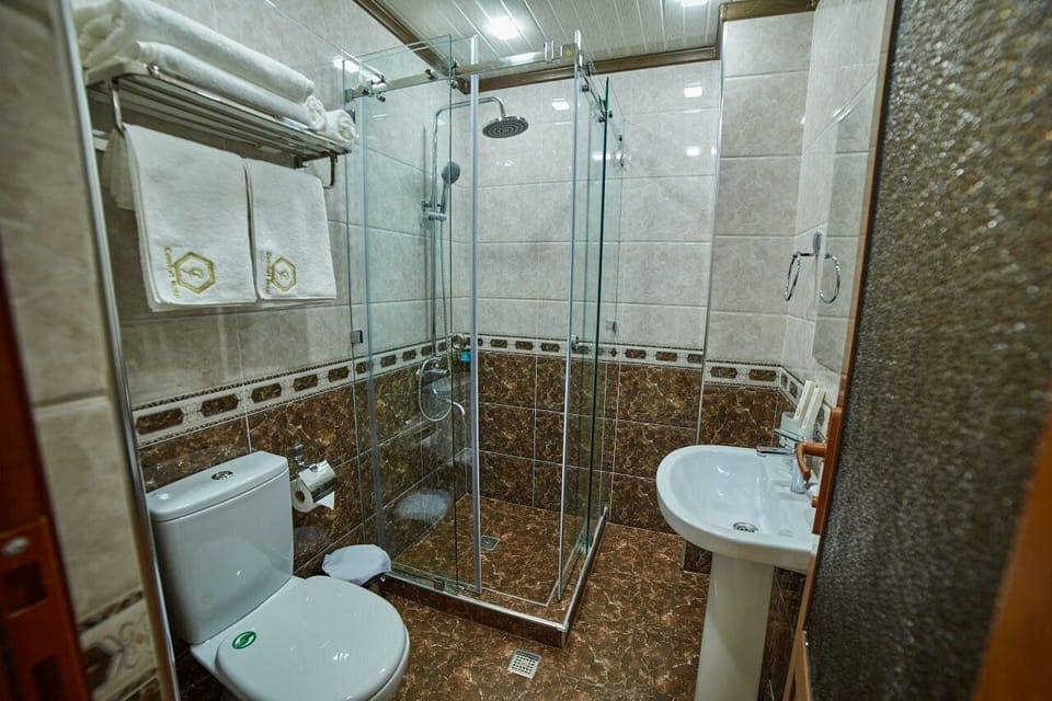Standard Double or Twin Room | Desk, laptop workspace, iron/ironing board, WiFi (free)