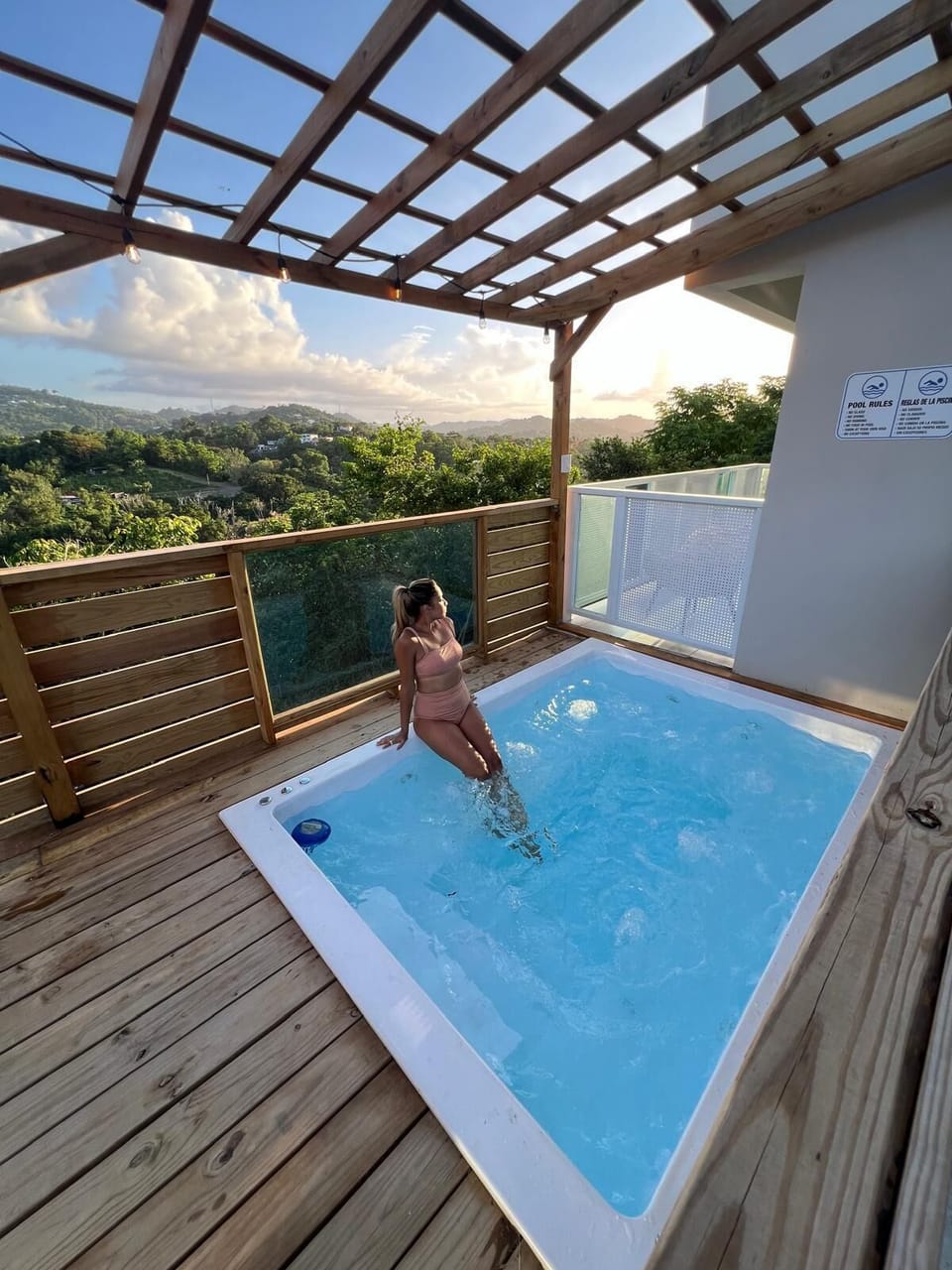 Outdoor spa tub