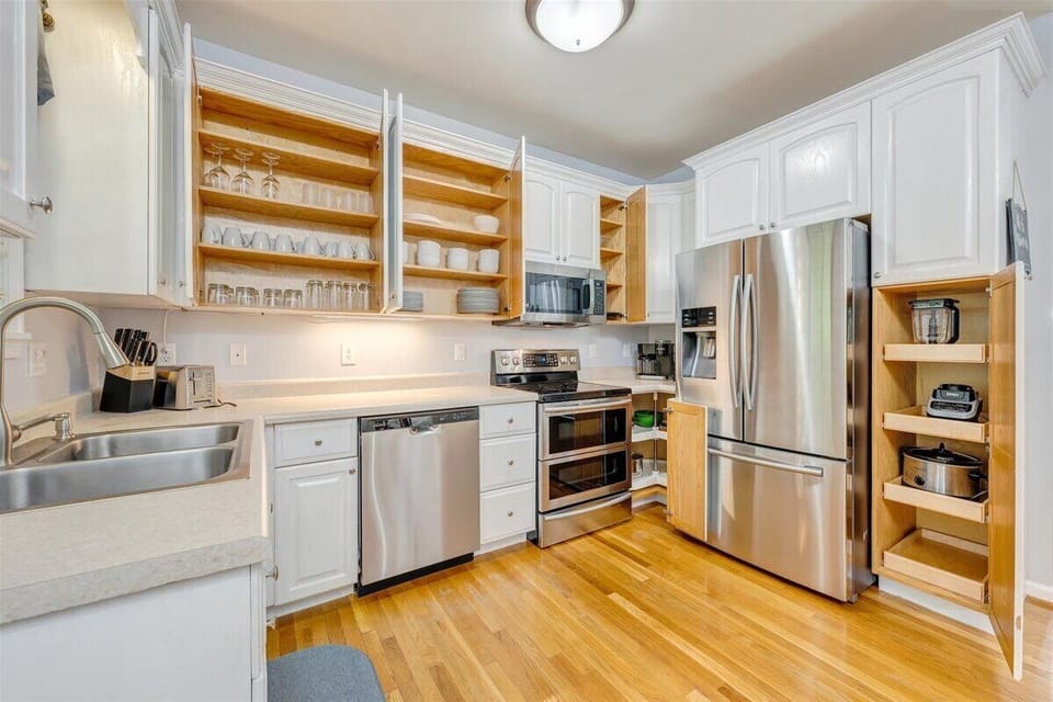 Fully equipped to prepare sumptuous meals.