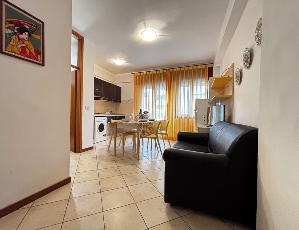 Apartment, 2 Bedrooms, Balcony, City View | Living room