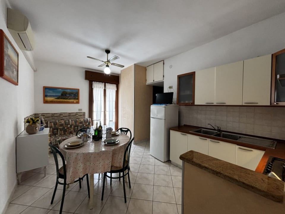 Apartment, 2 Bedrooms, Balcony | Dining room