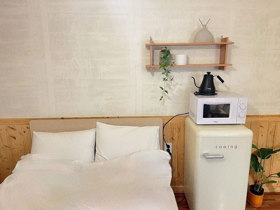 Classic Twin Room | Frette Italian sheets, premium bedding, down comforters